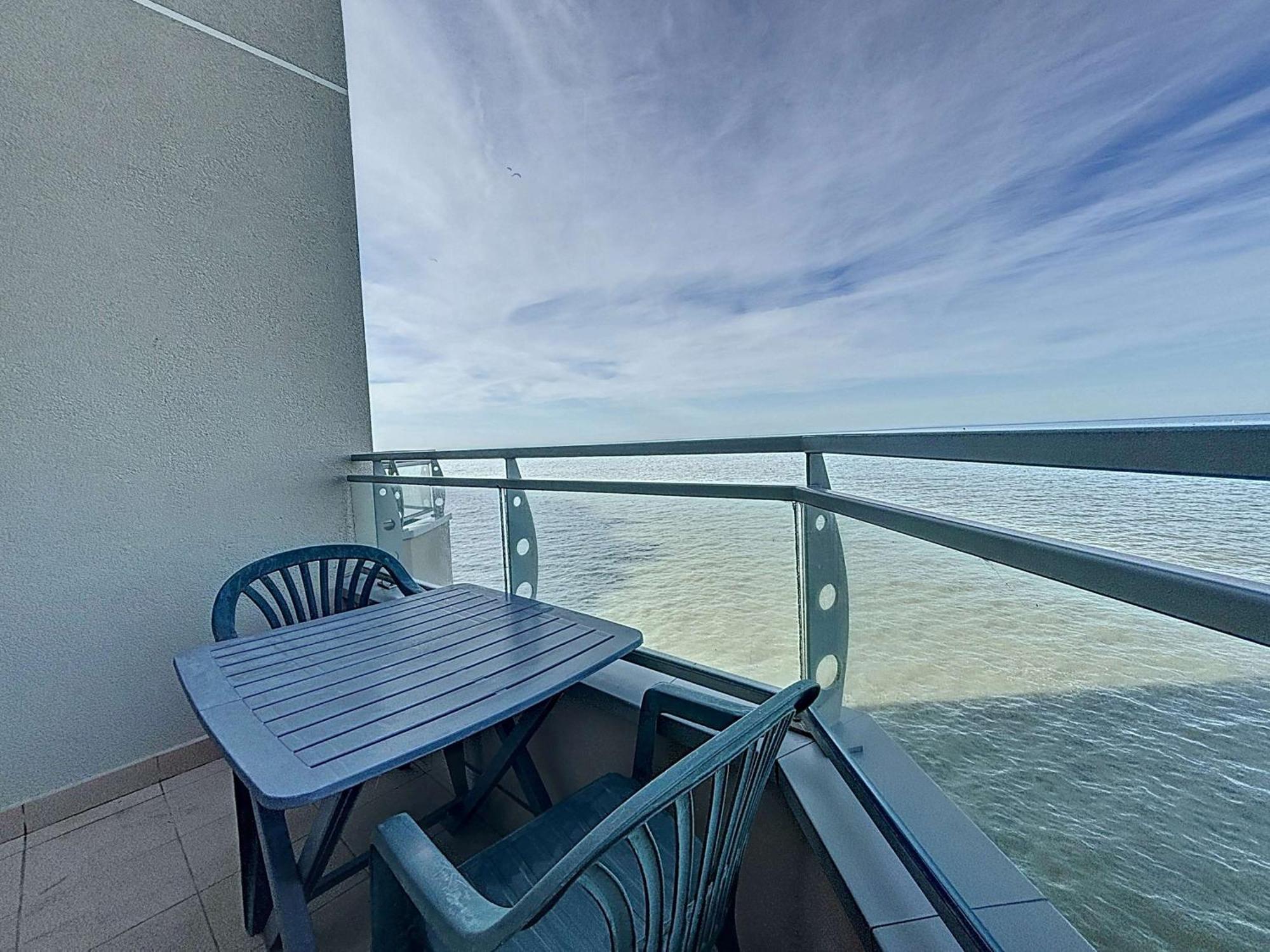 Appartement Avec Balcon, Proche Des Plages Et Commerces - Fr-1-361-89 Granville Exteriör bild