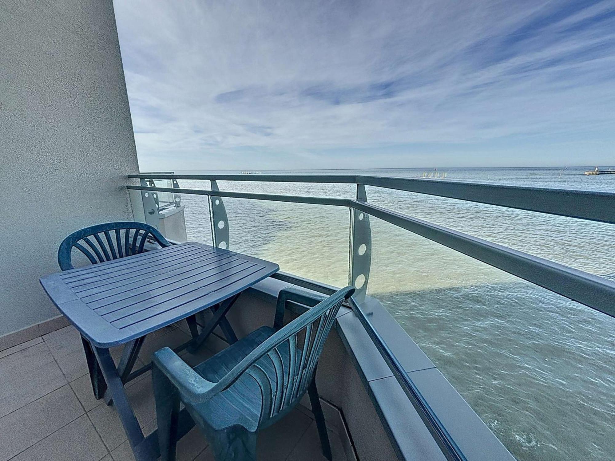 Appartement Avec Balcon, Proche Des Plages Et Commerces - Fr-1-361-89 Granville Exteriör bild