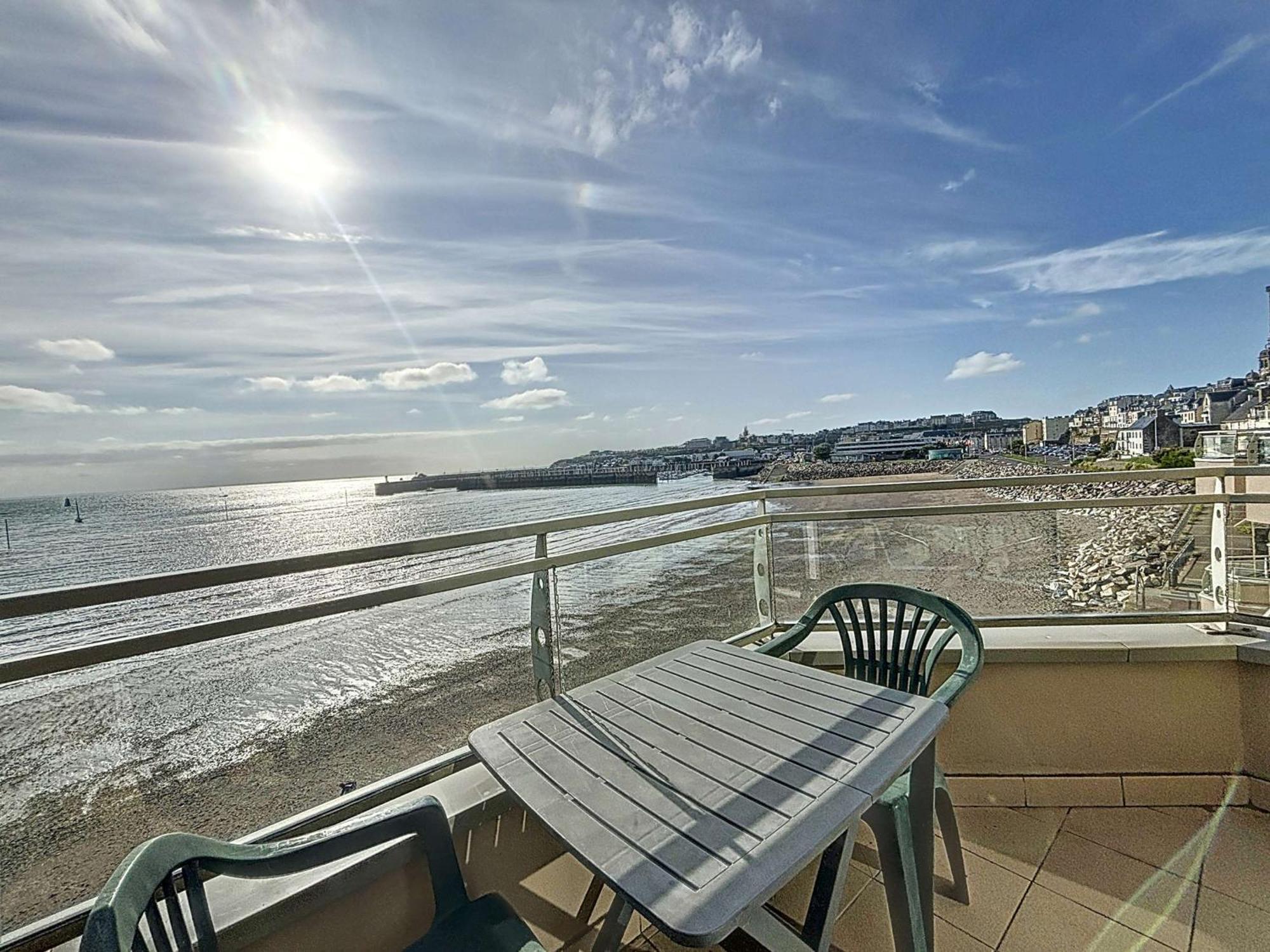 Appartement Avec Balcon, Proche Des Plages Et Commerces - Fr-1-361-89 Granville Exteriör bild